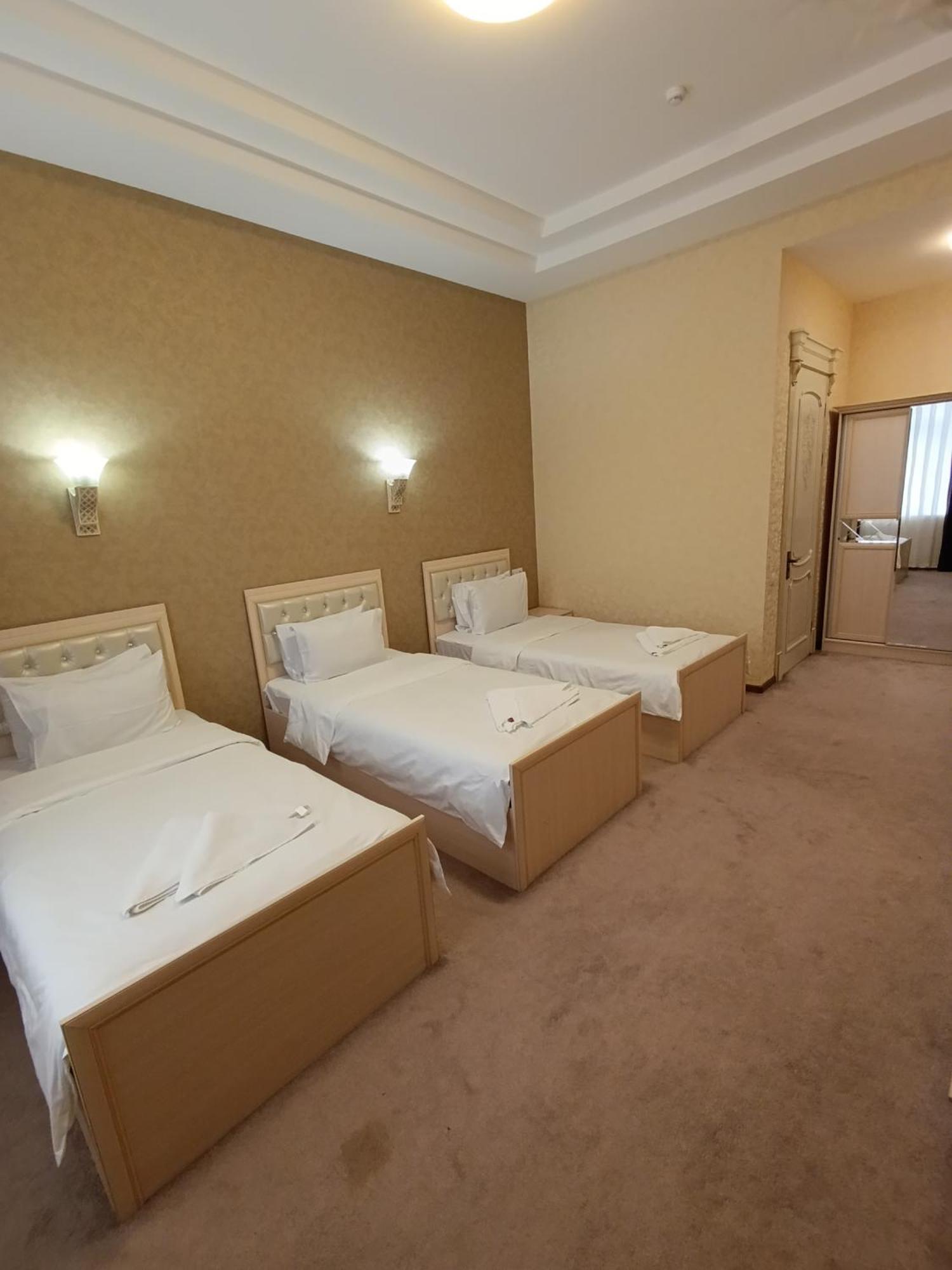 Grand Caravan Tashkent Esterno foto