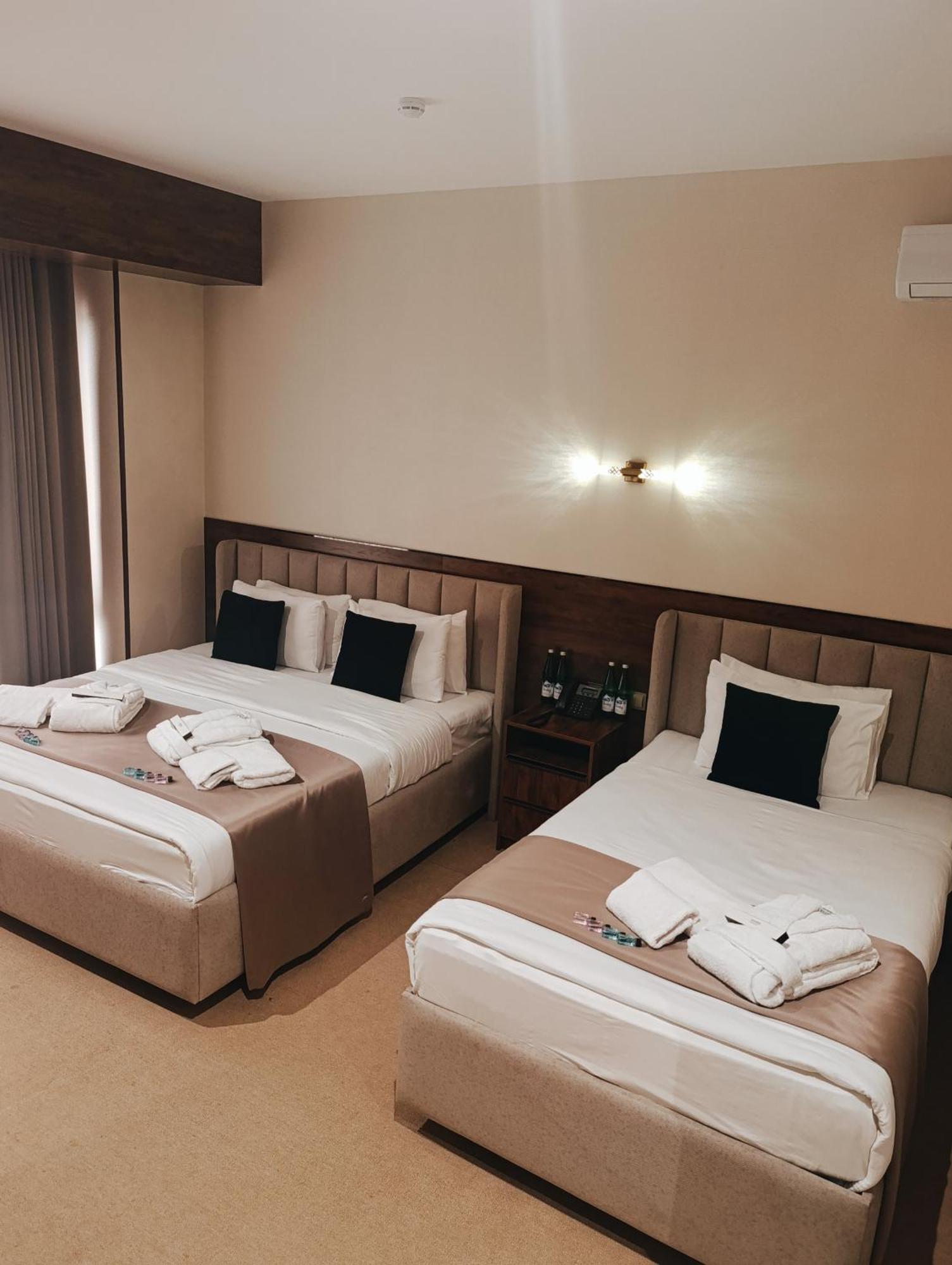 Grand Caravan Tashkent Esterno foto
